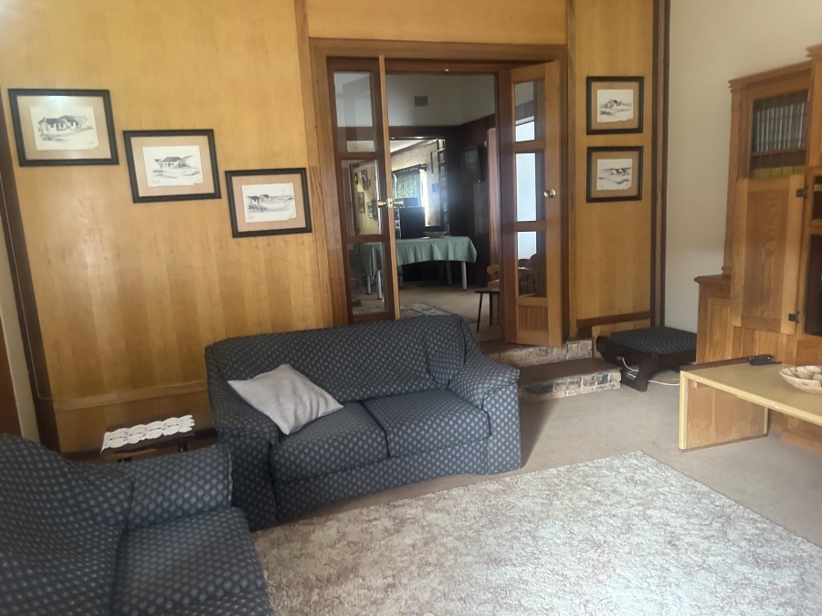 5 Bedroom Property for Sale in Viljoenskroon Free State